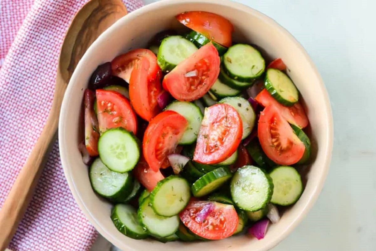 مضرات خوردن ترکیب خیار و گوجه