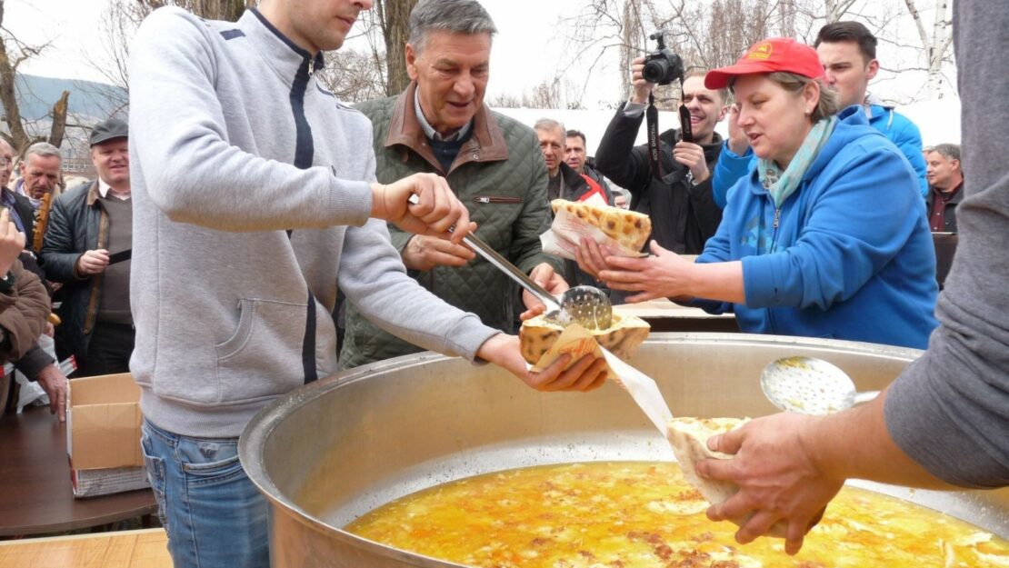جشنواره تخم مرغ همزده - بوسنی