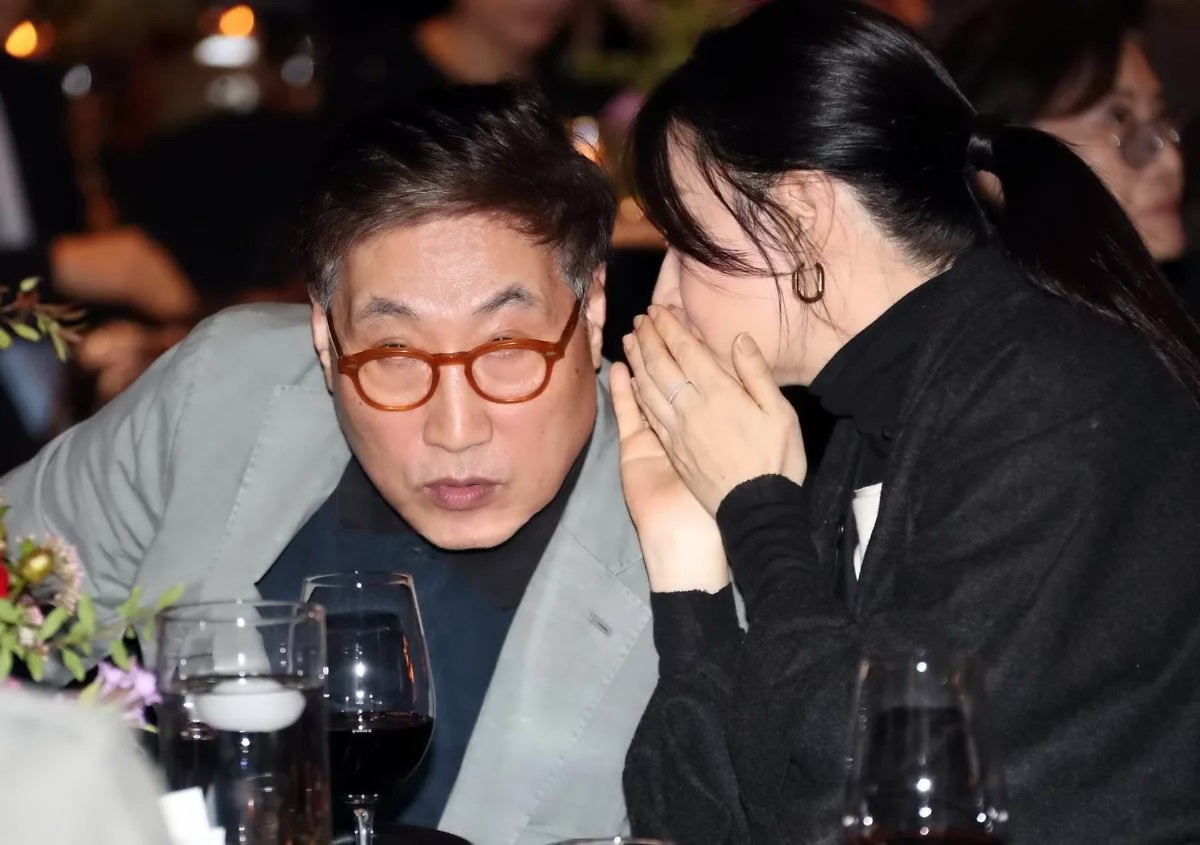 لی یانگ آئه و همسرش در یک مراسم