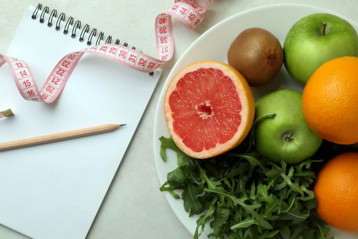 کاهش وزن با خوردن میوه و رژیم غذایی