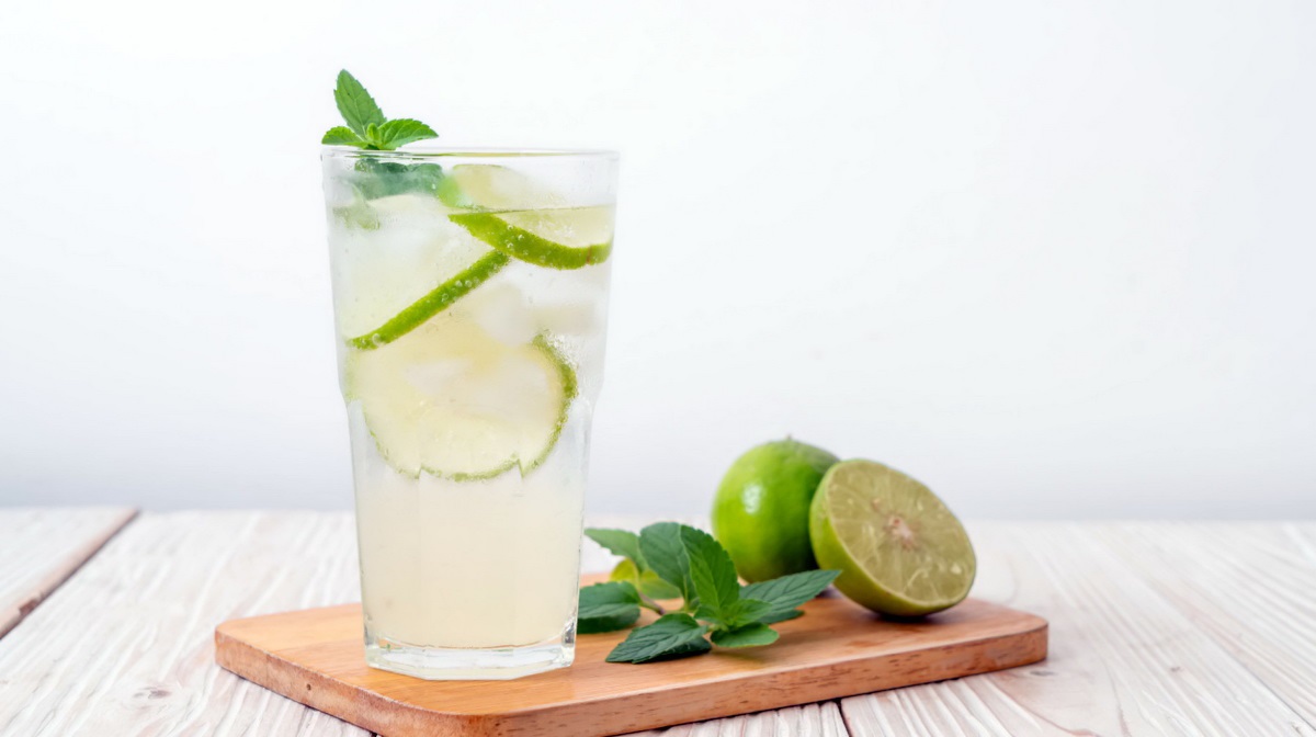 نوشیدنی های مفید و مضر برای لاغری-نوشیدنی آب و لیمو