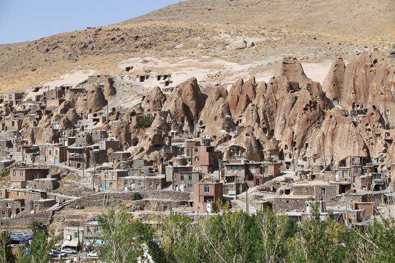 خانههای صخرهای در روستای کندوان؛ منبع عکس: iiccfp.com؛ عکاس: نامشخص