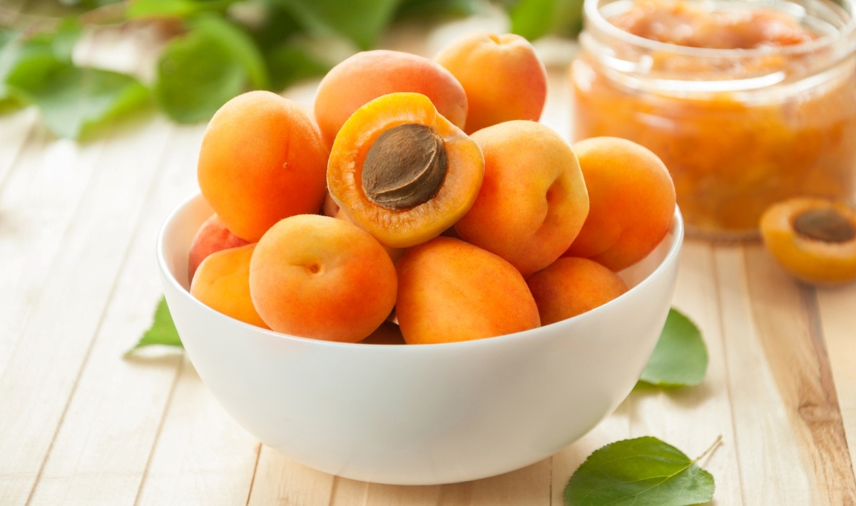 اثرات خطرناک خوردن مغز هسته زردآلو