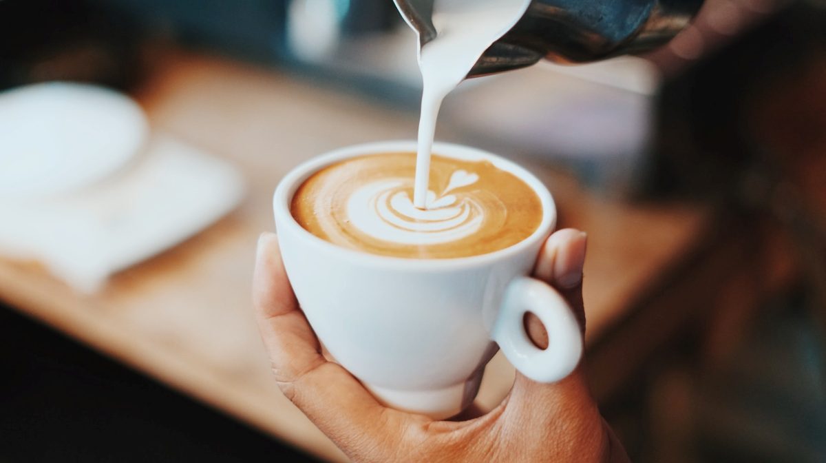 خطرات نوشیدن قهوه با شیر و شکر