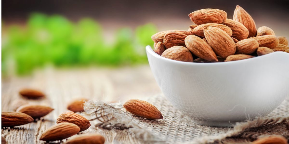 خواص و مضرات بادام تلخ