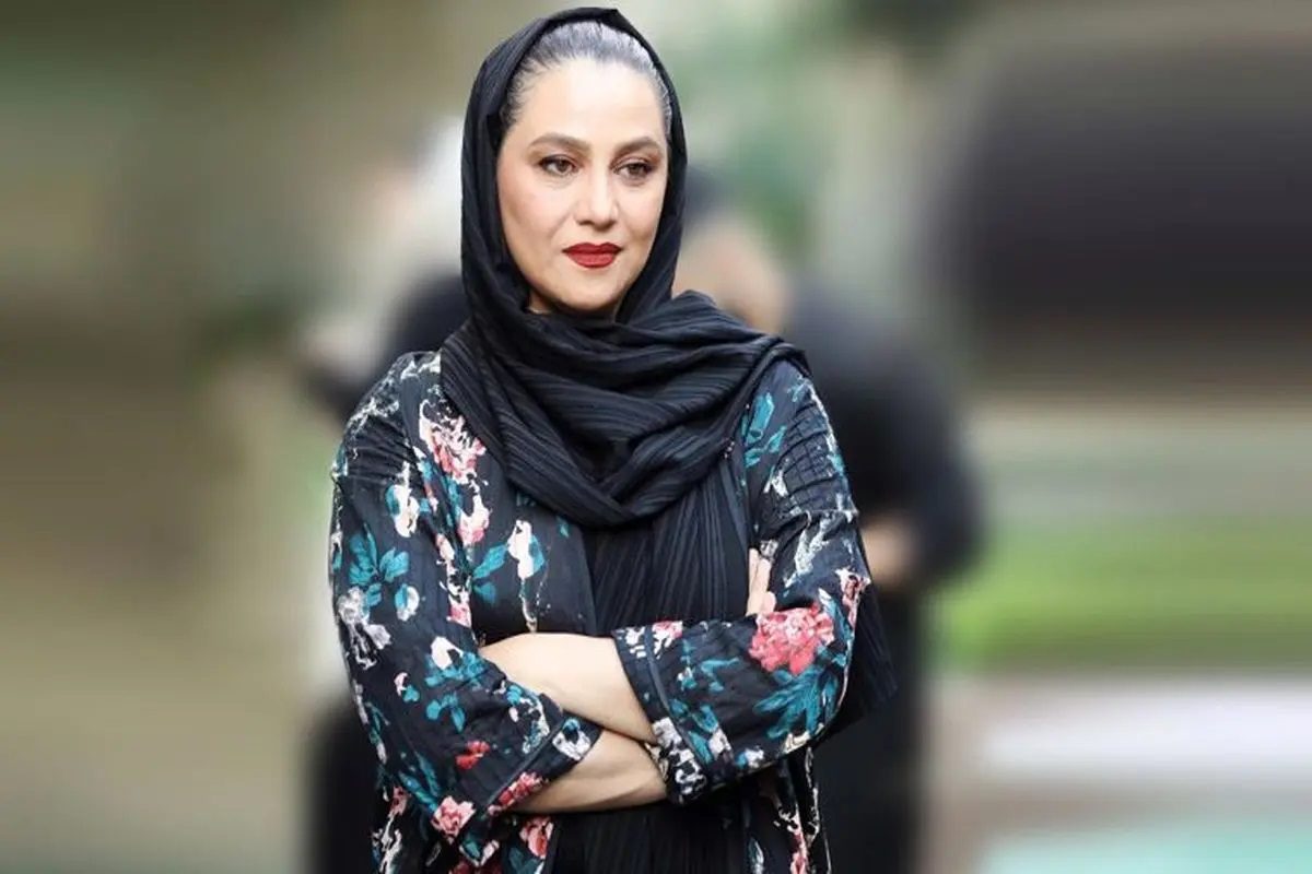 جلوه ای زیبا از پوشش سنتی شبنم مقدمی در آرامگاه سعدی